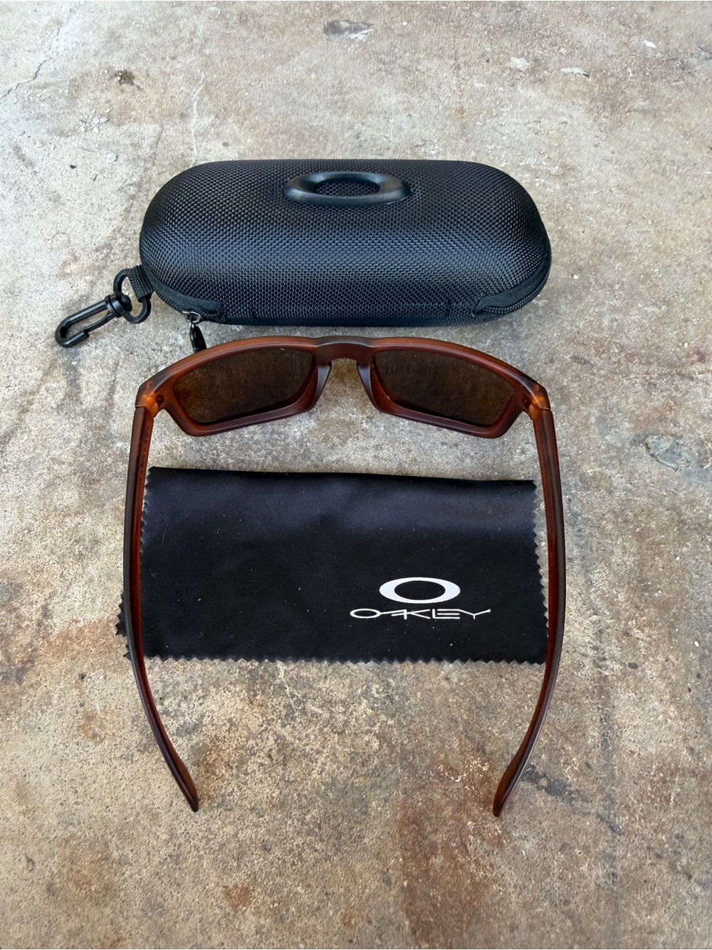 Oakley Holbrook Sunglasses Prizm Tungsten Polarized Lens Clear Matte Brown Frame - Picture 3 of 4